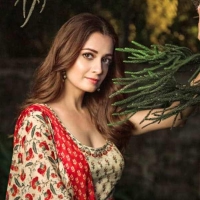 dia mirza