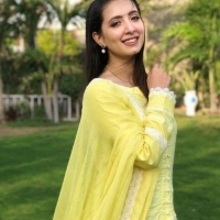 komal aziz khan